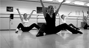 Die Choreographin Isolde Guckelsberger-Penzin unterrichtet neben ihrer choreographischen Tätigkeit auch Tanzinteressierte verschiedener Altersklassen und ... - tfile_pic_company_home_2