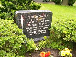 Grabstein von Martin Rieken (10.01.1911-16.07.1995), Friedhof Eggelingen. Häufige Nachnamen auf diesem Friedhof: