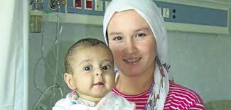 Nazilli&#39;de Yurdagül Teker (21) ile Mehmet Teker (28), 2 yaşındaki Nisanur&#39;dan sonra 28 Mayıs 2010&#39;da ikinci kızları Beyza&#39;yı kucaklarına aldı. - fft99_mf1055787