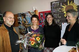 Carina Bach (2. von links) wurde als Schulleiterin in Breitnau eingeführt. Zu den Gratulanten gehörten Bürgermeister Wolfgang Schlachter, Rektorin Anja ... - 5956705