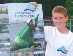 Philipp Steiger mit seinem Plakat - steiger-plakat330