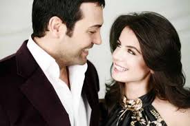 لكل محبي الدراما التركية تعلو شوفو حبايبكم الممثلين مع ازواجهم و زوجاتهم Images?q=tbn:ANd9GcQruco8ouxKdMb4JbKlBm_WXJJNqFmwMHqJea9Kra-lbRtfq599YQ