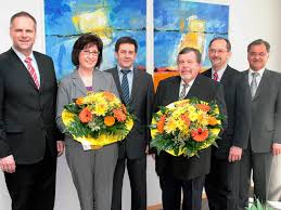 Anita Mösch aus Mahlberg und Wolfgang Lienert aus Lahr sind seit 40 Jahren bei der heimischen Volksbank Lahr tätig.