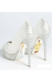 disney high heels | Uniknya High Heels dengan Sol Sepatu Bergambar ...