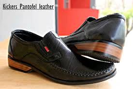 Sepatu Pantofel Kickers Leather