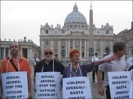 Vaticano, basta abusi