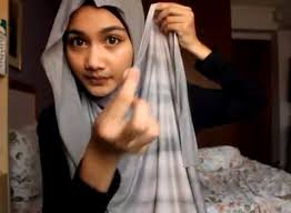 VIDEO] Cara Memakai Jilbab Pashmina yang Manis ^_^ | Butik Manis