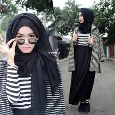 Shown stand out when Travelling | Hijab Fashion and Styles