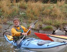 A day on a kayak course with kayak Guru Nigel Foster - Nigel-Foster-edging-and-using-light-grip-on-paddle