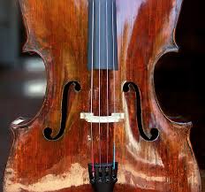 Das Gesicht eines alten italienischen Cellos, vermutlich gebaut von Andrea Guarneri, mit Sicherheit über 300 Jahre ... - Decke