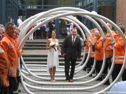 Am 08.08.08 hat unser Feuerwehrkamerad Sven Schröder sein Freundin Anita Jäger geheiratet. Aus diesem Grund wurde von der Feuerwehr Damme, zusammen mit den ...