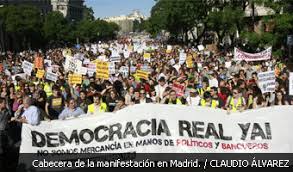 Cabecera de la Manifestación ¡Democracia real, ya!. En Madrid, el 15 de Mayo de 2011 