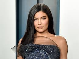 Kylie Jenner sleek and straight wig