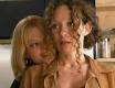 Diana (Ellen van der Koogh) lädt Alexandra (Nienke Brinkhuis) ein, ... - movies_swingers