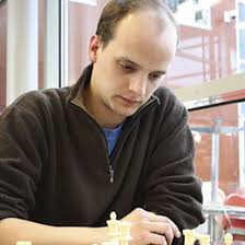 Dortmunds amtierender Meister Michael Brockmann komplettierte das Meistertrio. Mit seinem Auftritt beim Simultan-Schach vertrat er zugleich ...