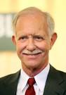 Chesley Sullenberger Capt. Chesley "Sully" Sullenberger attends a book ... - Hero Pilot Chesley Sullenberger Signs Copies PZvkMhS7ROUl