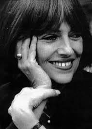 Marcela Serrano nació en Santiago, Chile, en 1951. Se crió en una familia dedicada a las letras: es hija del ensayista Horacio Serrano y de la novelista ... - marcelaserrano