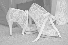 22 Stunning Women White Shoes - SheIdeas