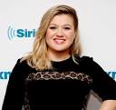 Kelly Clarkson Stands Up to Fat Shaming Troll in the Best Way - Us.