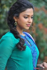 Photo : Amala Paul Wiki In Neelathamara - actress-amala-paul-cute-photos-in-blue-churidar-from-iddarammayilatho-hd-635408987
