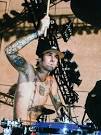 Drummerworld: Travis Barker