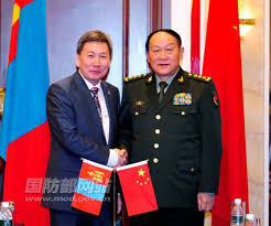 梁光烈國防部長和蒙古國防部長包勒德進行了會晤
