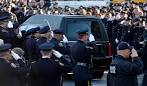 Cops turn backs on de Blasio at executed officers funeral | New.