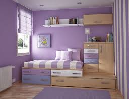 Dekorasi kamar tidur bernuansa ungu