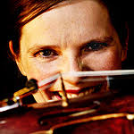 Swantje Tessmann wurde 1969 in Hamburg geboren. Ersten Violinunterricht erhält sie im Alter von sechs Jahren bei Prof. Michael Goldstein.