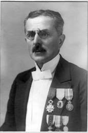 Josef Rössler-Ořovský. Narodil se 29. června 1869 v Praze v rodině zámožného obchodníka drogistickým zbožím. Protože studenti c. a k. škol měly sportování - image001