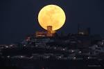 Spaceports: Super Moon Photographed March 19, 2011