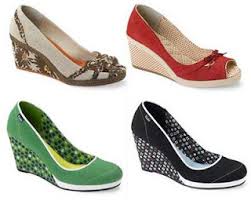 Model Sepatu Wanita Terbaru Tahun 2012 | HAI-LADIES.Blogspot.Com
