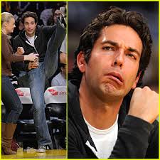 The 29-year-old Chuck actor, who attended the game with his girlfriend, musician Caitlin Crosby, also tweeted the shots he was taking during the game! - zachary-levi-lakers-game