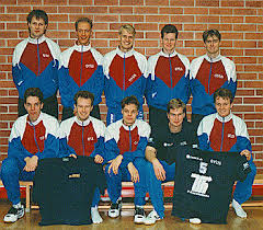 Miesten edustusjoukkue kaudella 1996-97.Ylärivi: Tomi Airenne, Mika Huhtanen, Jukka Parkkinen (C), - lpm9697