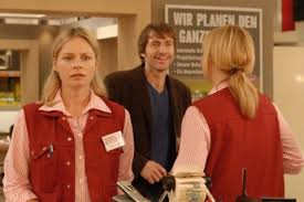 Ines Wegner (Susanna Simon) ist eine unglücklich verheiratete Frau, die in einem Berliner Baumarkt arbeitet. Ihr Mann Falco (Nicki von Tempelhoff) – zu ... - Drehstart_fuer_NACHHILFE_IN_LIEBE