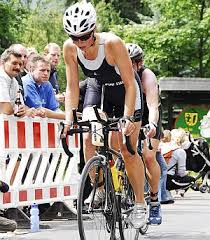 Dr. Ira Hörndler ist die einzige Teilnehmerin aus dem Landkreis Neumarkt beim Hawaii Ironman. Beim Ironman Germany 70.3 in Wiesbaden schaffte sie jetzt ... - 07-08-24-02