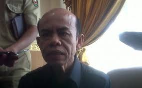 COM - Pelaksana tugas/penjabat Gubernur Maluku, Saut Situmorang, marah karena listrik padam ketika dia sedang memberi sambutan dalam acara rapat koordinasi ... - saut-situmorang