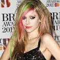 Avril Lavigne attacked by five people | Musicrooms.