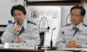 Japan\u0026#39;s Nuclear and Industry Sefety Agency chief Koichiro Nakamura (L) holds a press conference about another explosion at Tokyo Electric Power Co\u0026#39;s ... - Japan-nuclear-crisis-006