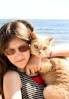 Zdjęcie Seryjne - Mały kot do - 6992893-teen-dziewczyna-z-kot-w-na-zewn-trz
