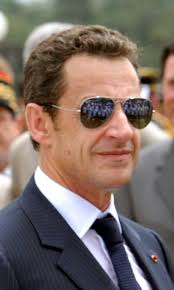 Sarkozy veut offrir le magot de la "dépendance" aux assureurs Sarkozy-en-lunettes-noires.1244345551