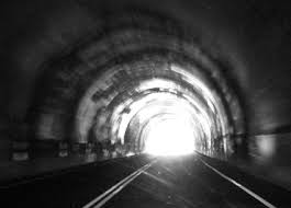 Les entreprises suisses entrevoient la lumière au bout du tunnel Tunnel_light