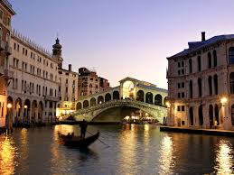 صور لمدينة العشاق فينيسيا Rialto-bridge-grand-canal-venice-italy