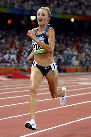 Shalane Flanagan approaches