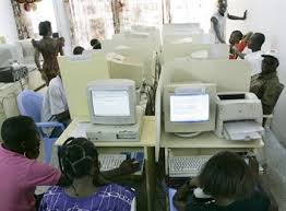 Cyber café à Abidjan: nos "directeurs" et autres "cadres" nous écrivent tous de là....