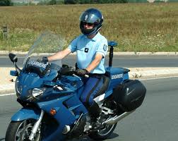 Jeu des 3h épisode III - Page 25 Motocycliste_en_gendarmerie_departementale