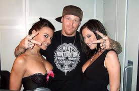 Jason Ellis currently hosts