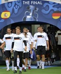 قائمة منتخب المانيا فى كاس العالم 2010 بجنوب افريقيا Newsmlmmd.a1d160a4487db34acc8ed689dfaa6de4.910_l-equipe-d-allemagne-arrive---l-entra-nement-le-28b