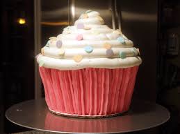 giant-cupcake.gif
