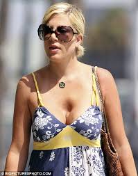 Collapsing: Tori Spellings